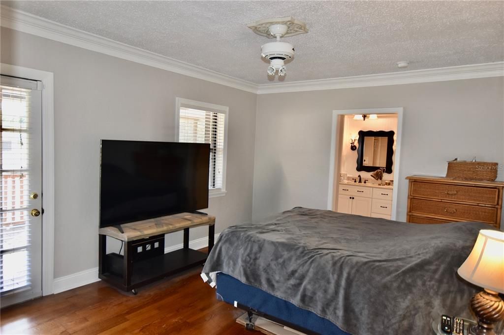 Activo con contrato: $325,000 (2 camas, 2 baños, 1104 Pies cuadrados)