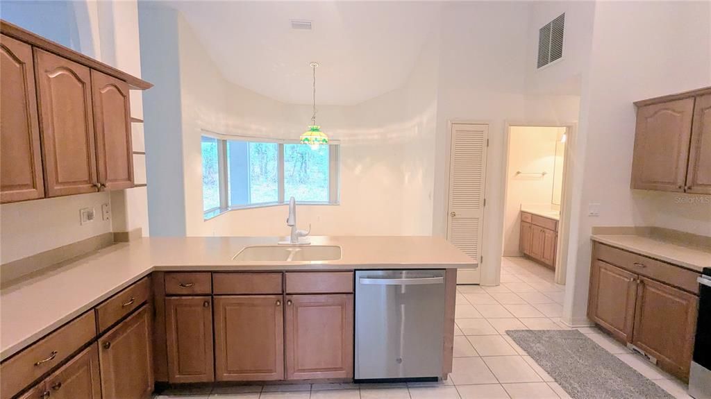 В аренду: $2,200 (3 спален, 2 ванн, 2804 Квадратных фут)