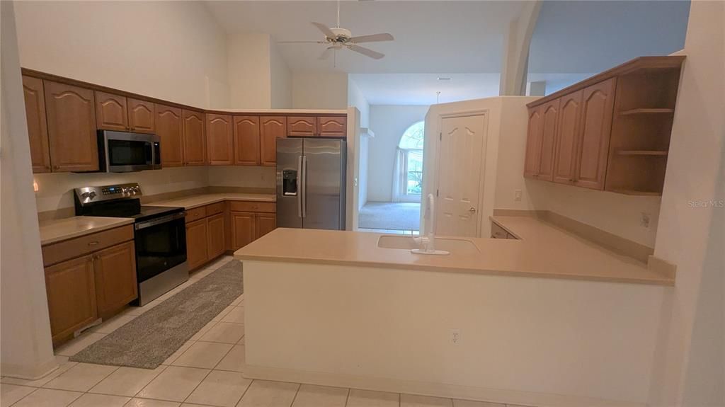 В аренду: $2,200 (3 спален, 2 ванн, 2804 Квадратных фут)