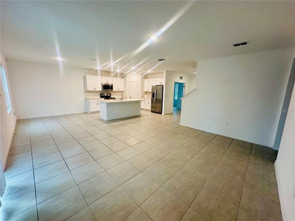 出租: $2,500 (5 贝兹, 3 浴室, 2280 平方英尺)