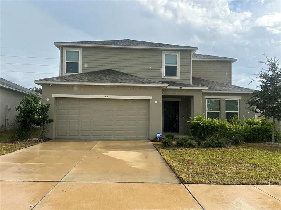 出租: $2,500 (5 贝兹, 3 浴室, 2280 平方英尺)