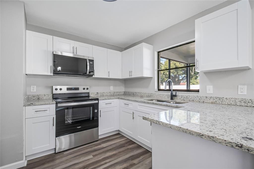 合同活跃: $310,000 (3 贝兹, 2 浴室, 1436 平方英尺)