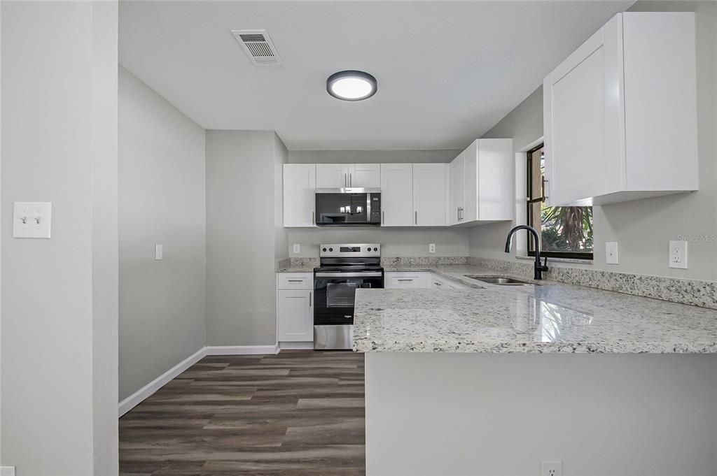 合同活跃: $310,000 (3 贝兹, 2 浴室, 1436 平方英尺)