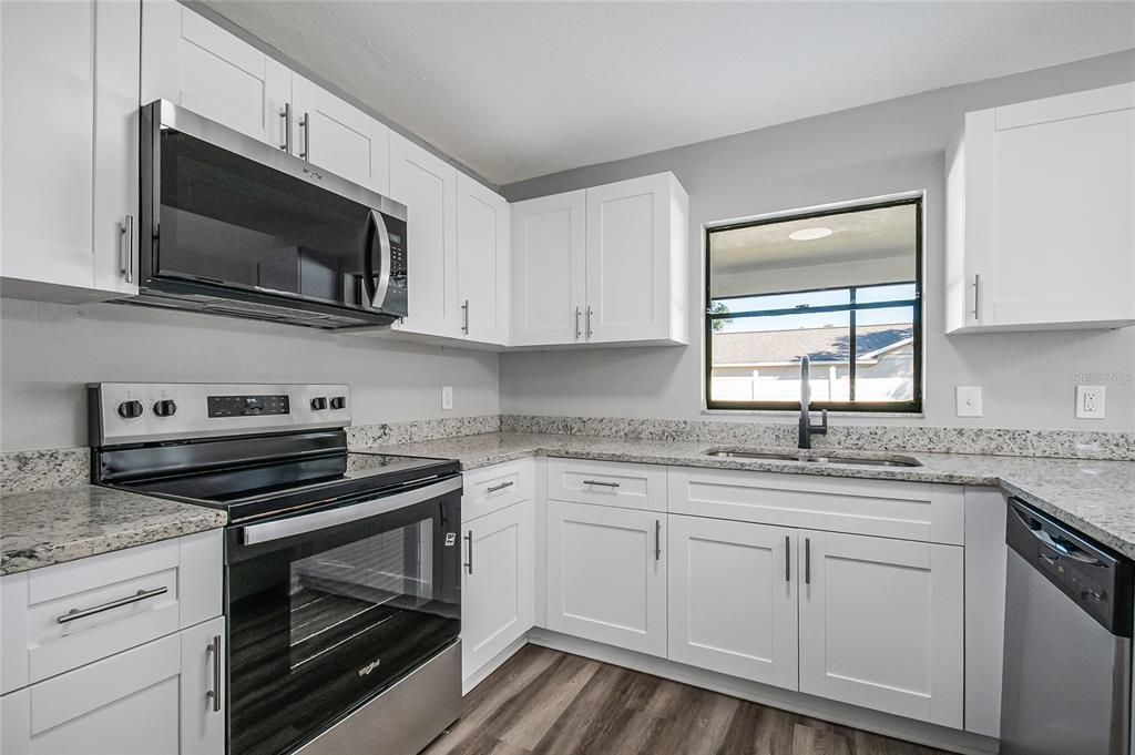 合同活跃: $310,000 (3 贝兹, 2 浴室, 1436 平方英尺)