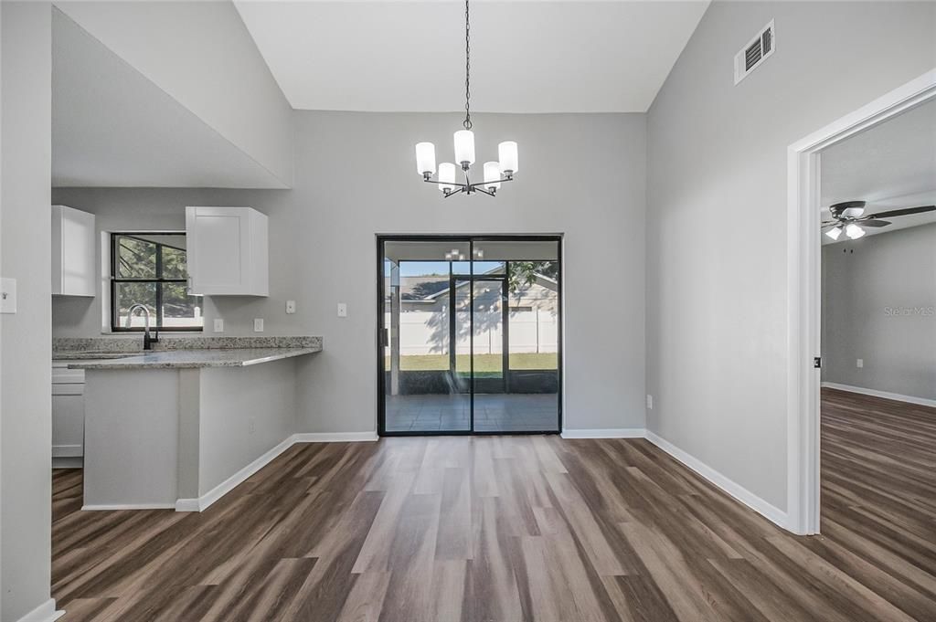 合同活跃: $310,000 (3 贝兹, 2 浴室, 1436 平方英尺)