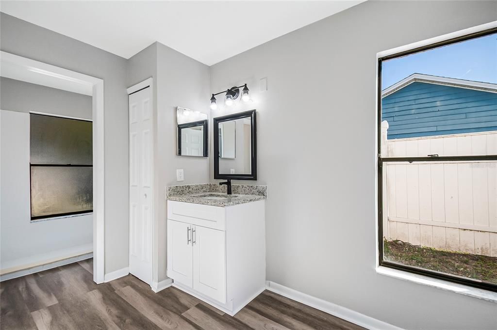 合同活跃: $310,000 (3 贝兹, 2 浴室, 1436 平方英尺)