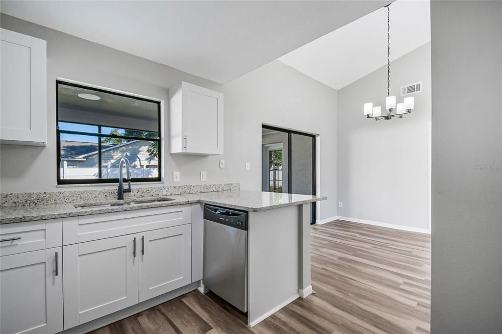 合同活跃: $310,000 (3 贝兹, 2 浴室, 1436 平方英尺)