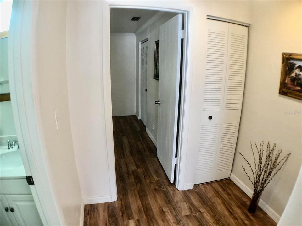 待售: $139,900 (2 贝兹, 1 浴室, 930 平方英尺)