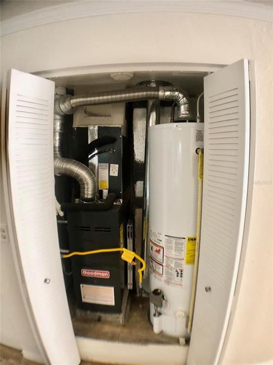 待售: $139,900 (2 贝兹, 1 浴室, 930 平方英尺)