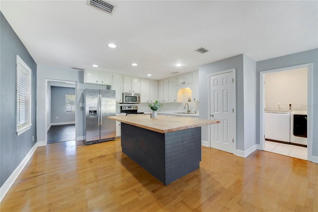 Active With Contract: $485,000 (2 beds, 2 baths, 1336 Square Feet)