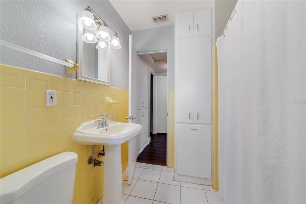 Active With Contract: $485,000 (2 beds, 2 baths, 1336 Square Feet)