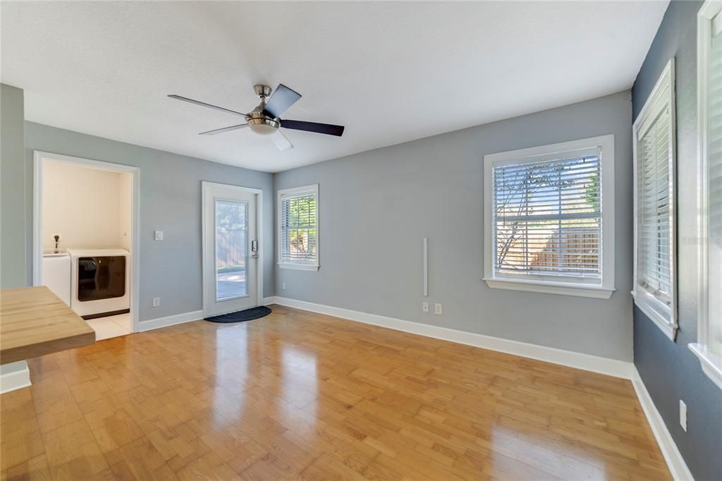 Active With Contract: $485,000 (2 beds, 2 baths, 1336 Square Feet)