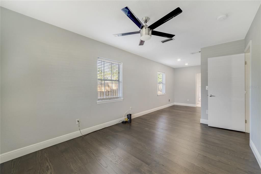 Active With Contract: $485,000 (2 beds, 2 baths, 1336 Square Feet)