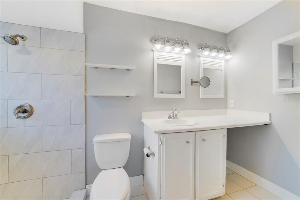 Active With Contract: $485,000 (2 beds, 2 baths, 1336 Square Feet)