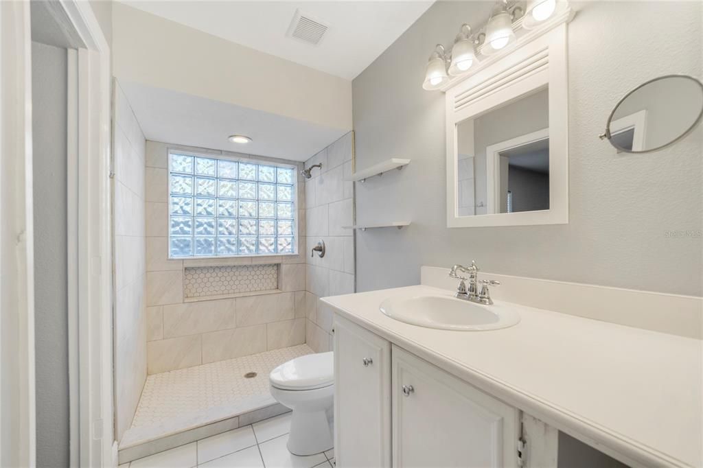 Active With Contract: $485,000 (2 beds, 2 baths, 1336 Square Feet)
