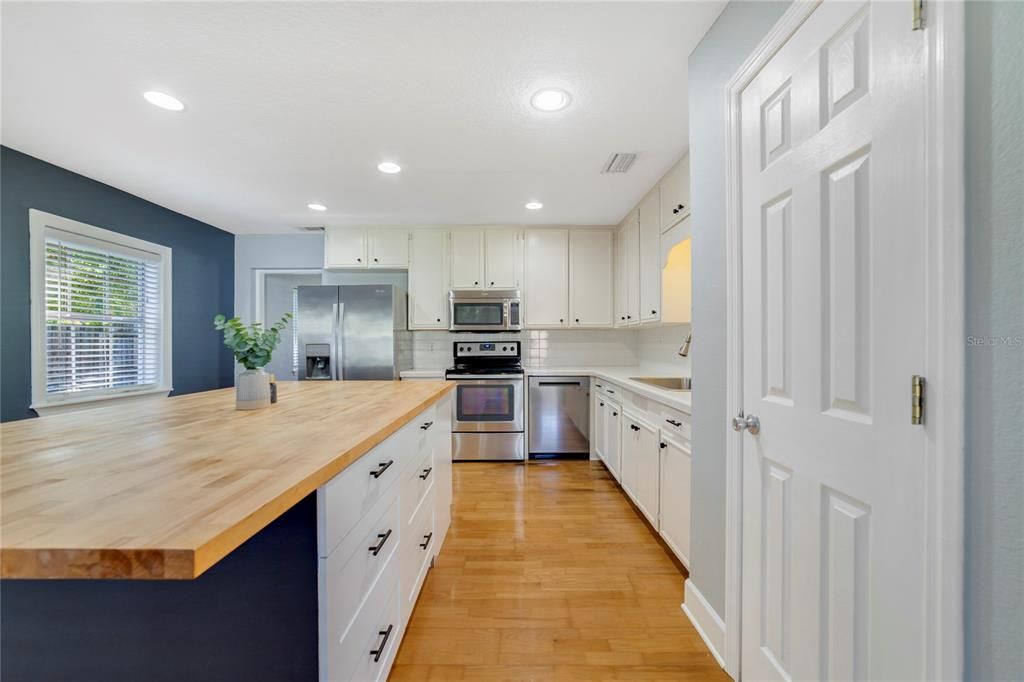 Active With Contract: $485,000 (2 beds, 2 baths, 1336 Square Feet)