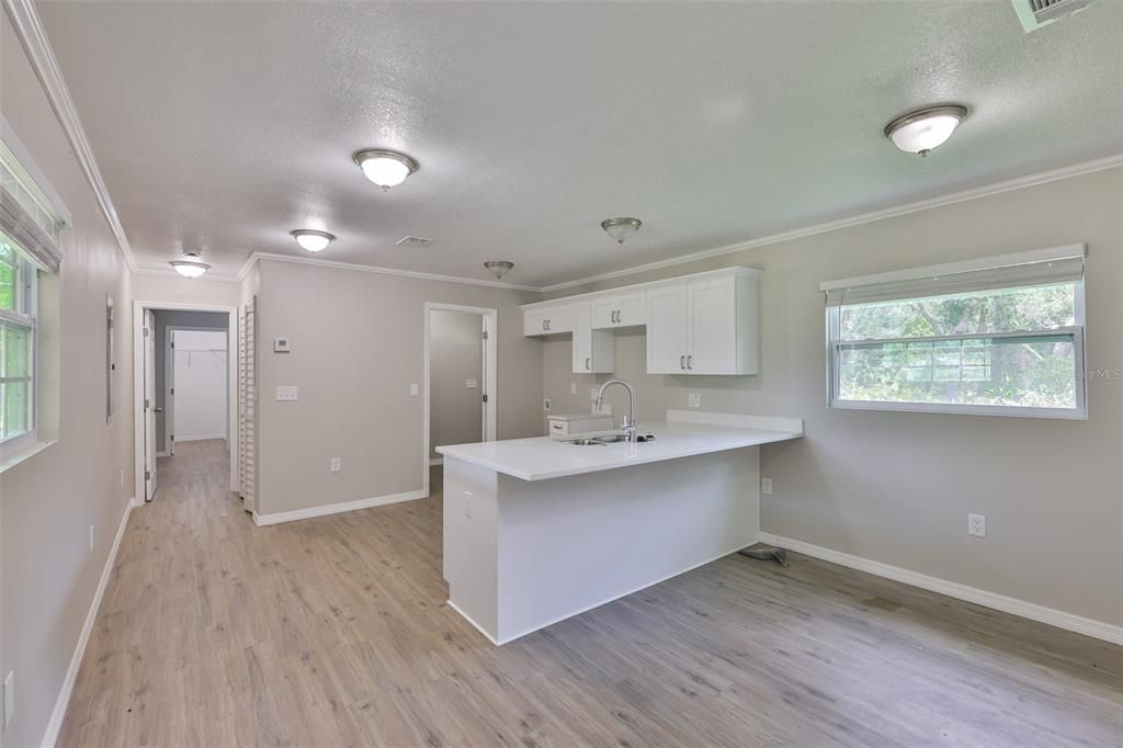 合同活跃: $799,000 (9.40 acres)