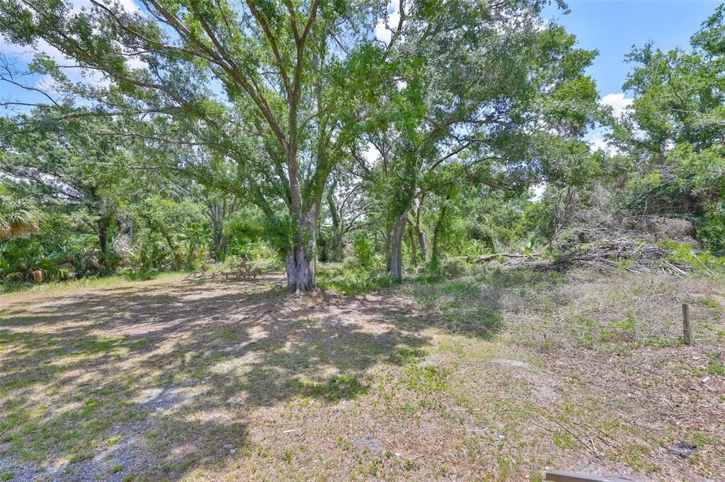 合同活跃: $799,000 (9.40 acres)