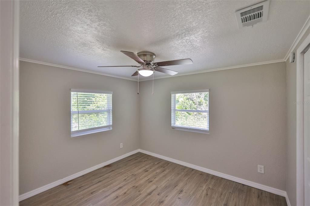 合同活跃: $799,000 (9.40 acres)