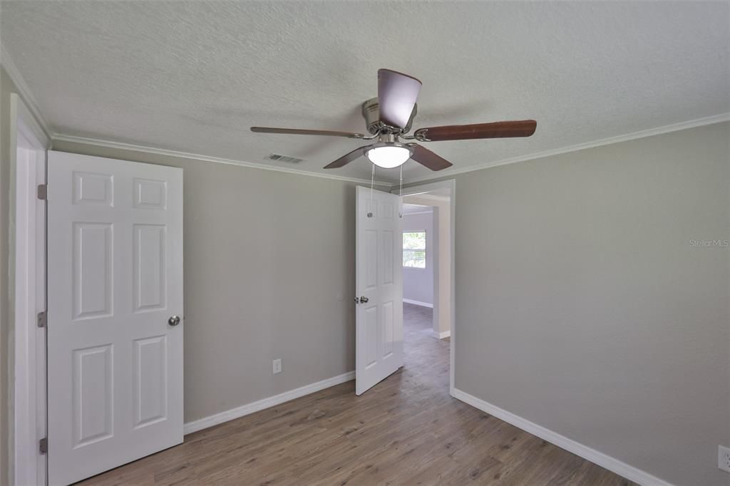 合同活跃: $799,000 (9.40 acres)