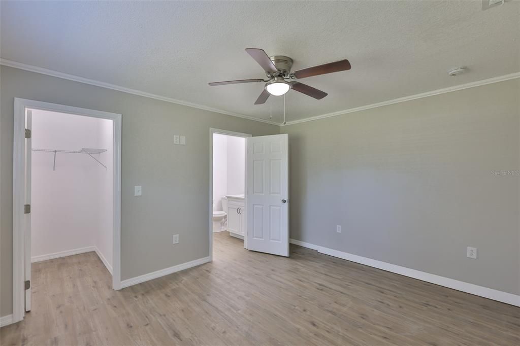 合同活跃: $799,000 (9.40 acres)