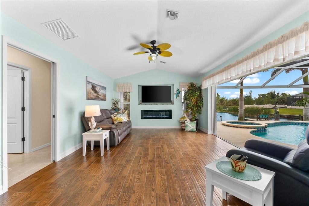 For Sale: $899,000 (3 beds, 2 baths, 2481 Square Feet)