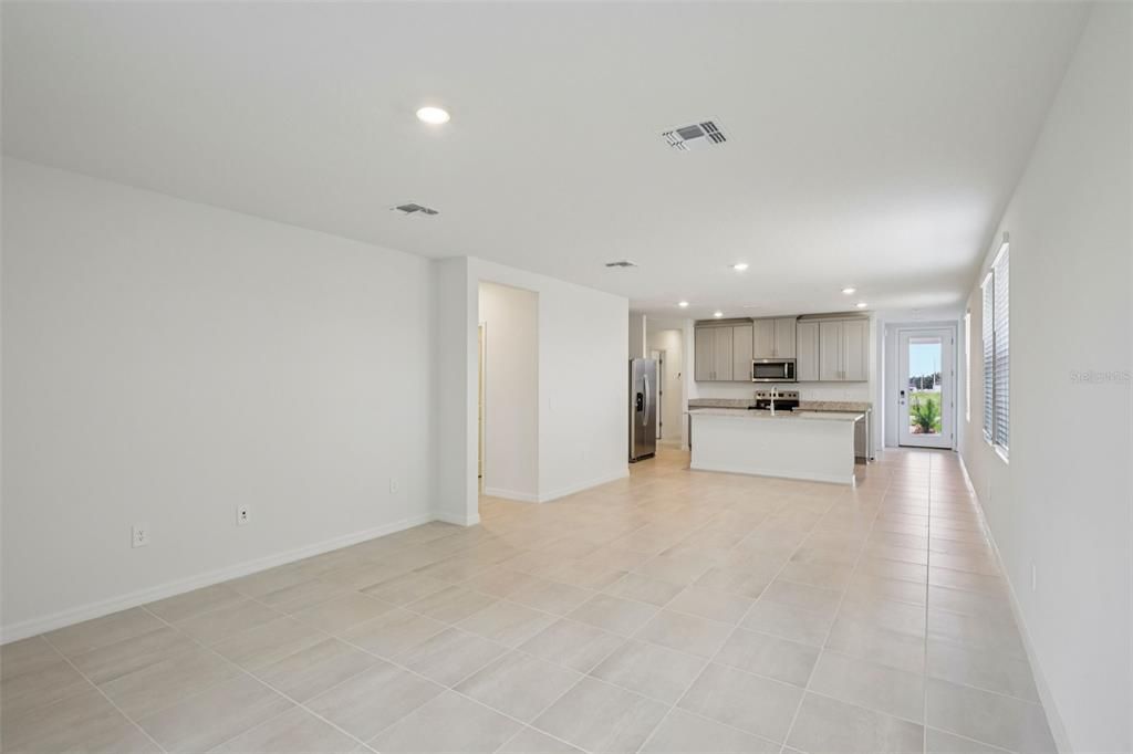 For Sale: $299,313 (4 beds, 2 baths, 1607 Square Feet)