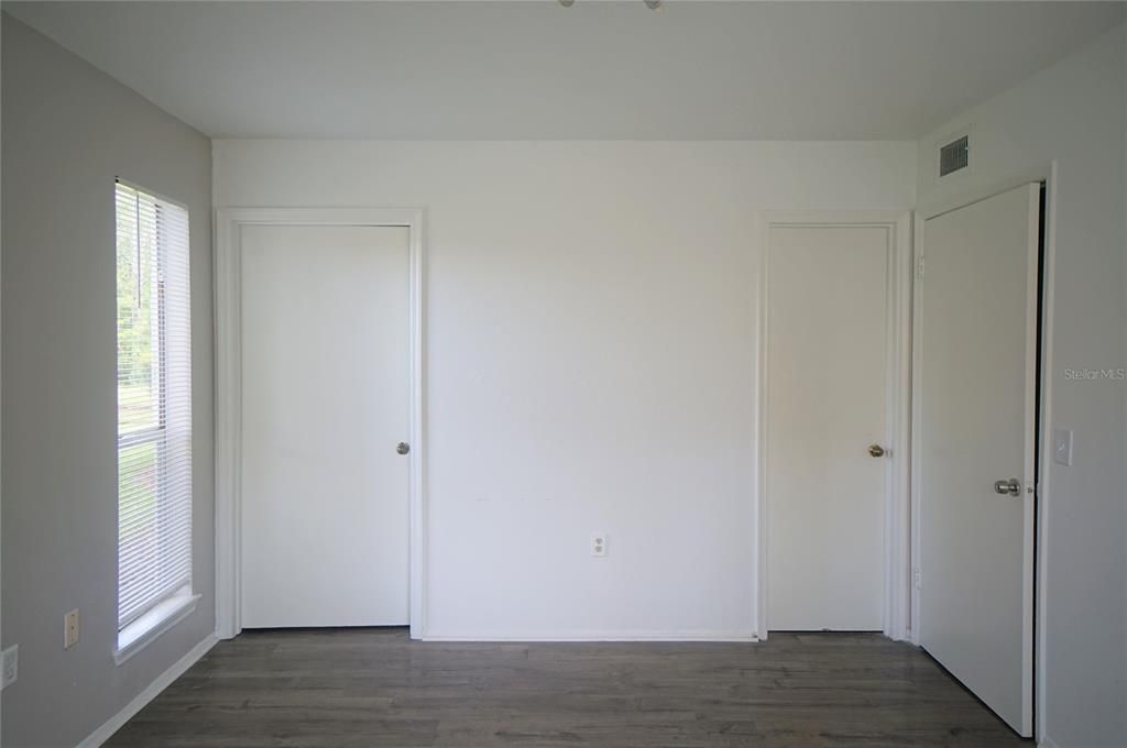 合同活跃: $1,250 (1 贝兹, 1 浴室, 894 平方英尺)