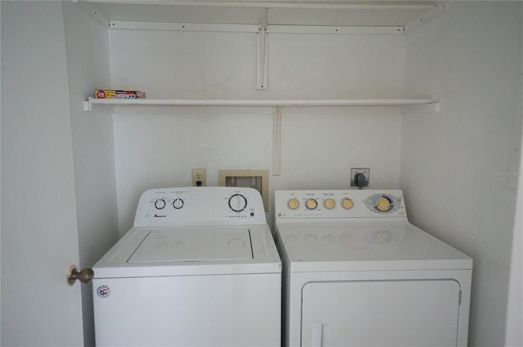 合同活跃: $1,250 (1 贝兹, 1 浴室, 894 平方英尺)