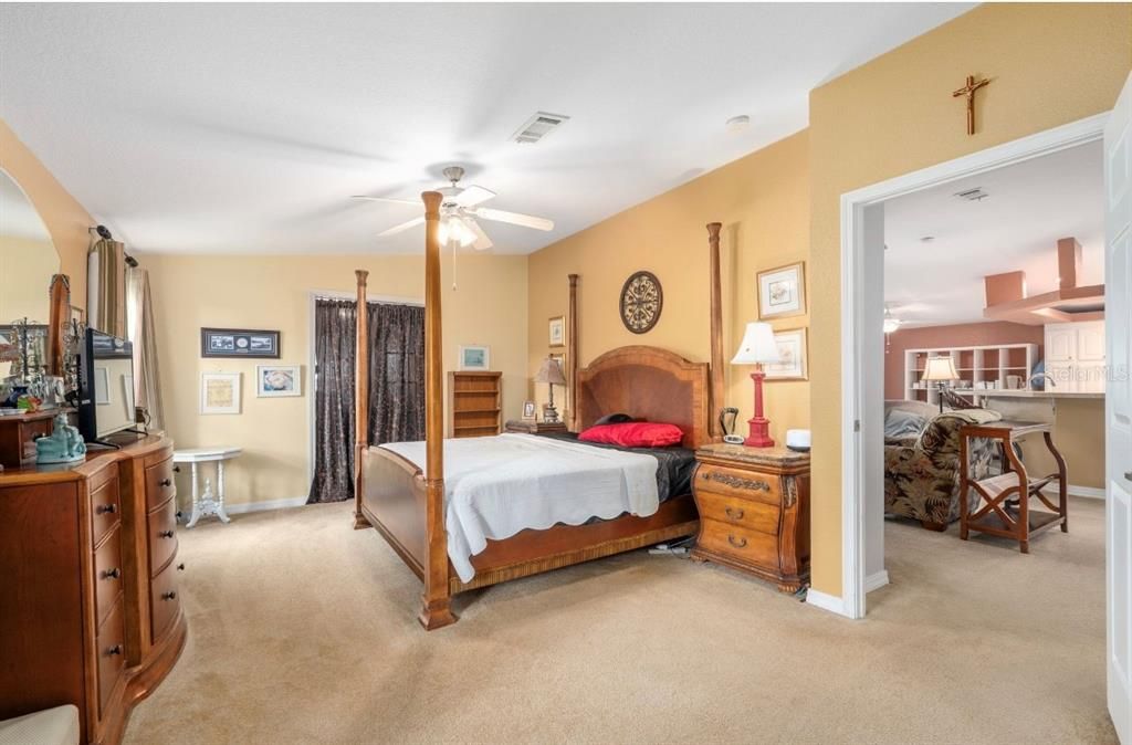 For Sale: $219,900 (3 beds, 2 baths, 2048 Square Feet)