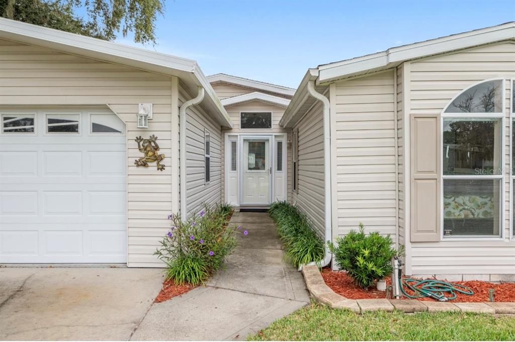 For Sale: $219,900 (3 beds, 2 baths, 2048 Square Feet)