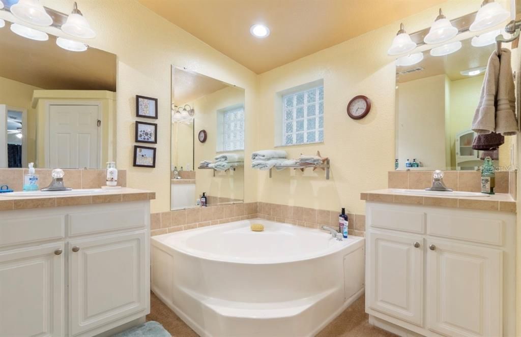 For Sale: $219,900 (3 beds, 2 baths, 2048 Square Feet)