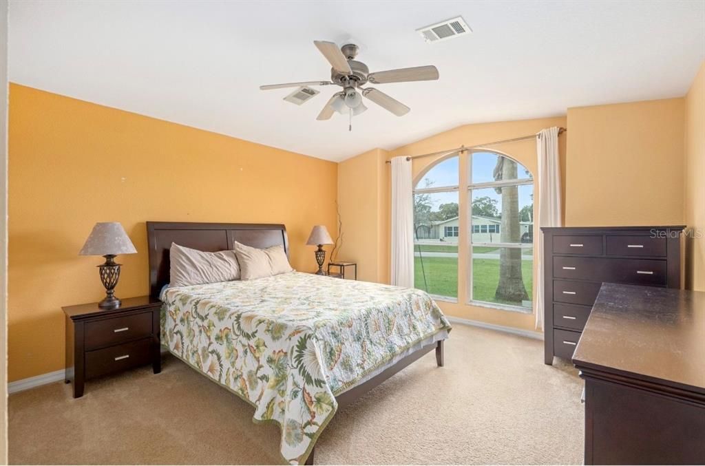 For Sale: $219,900 (3 beds, 2 baths, 2048 Square Feet)