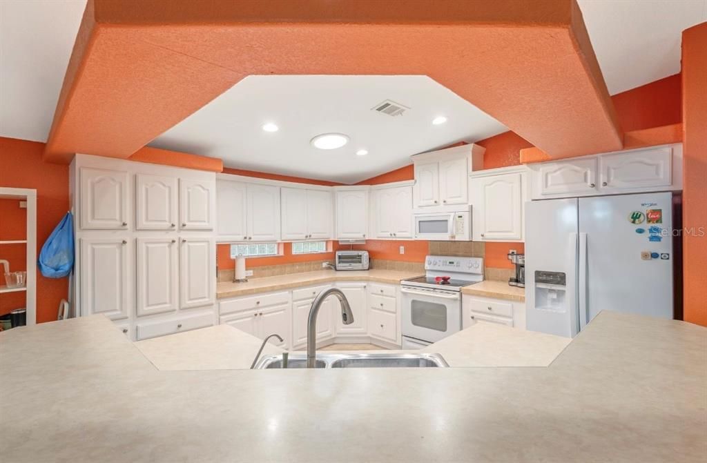 For Sale: $219,900 (3 beds, 2 baths, 2048 Square Feet)