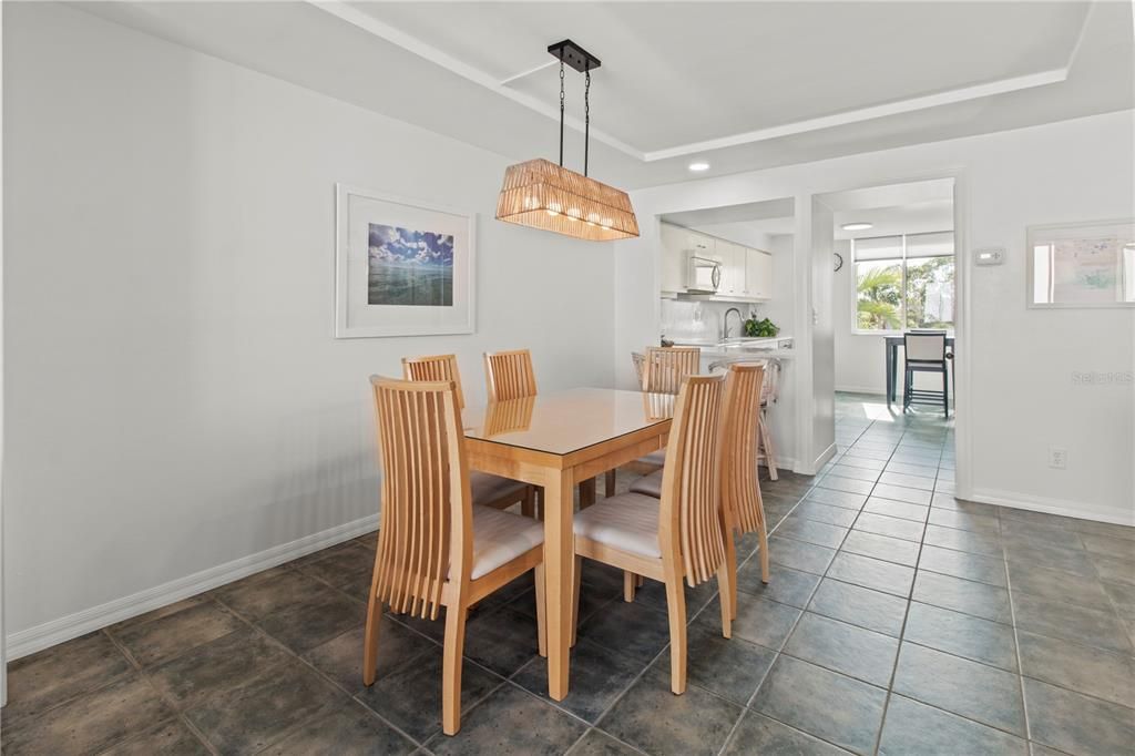 出租: $9,000 (2 贝兹, 2 浴室, 1601 平方英尺)