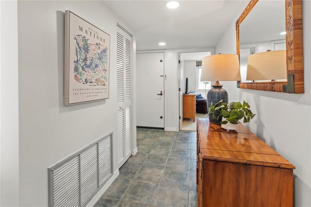 出租: $9,000 (2 贝兹, 2 浴室, 1601 平方英尺)