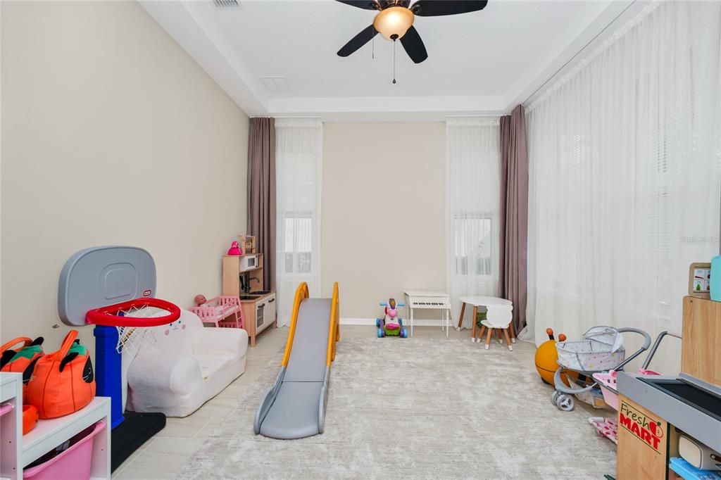 Active With Contract: $750,000 (4 beds, 2 baths, 3046 Square Feet)