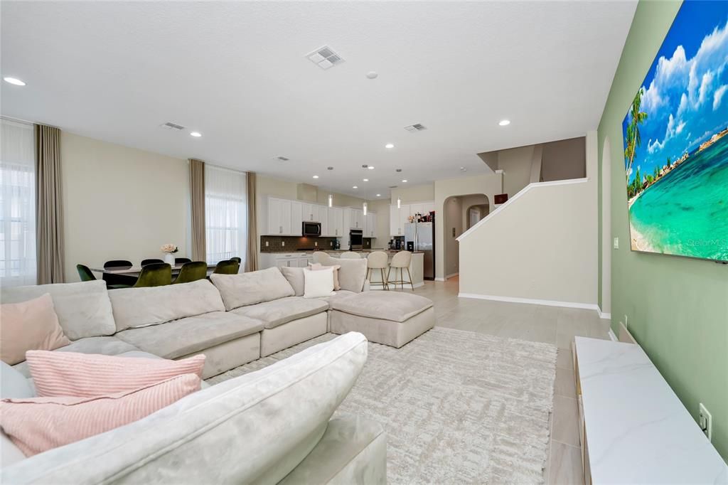 Active With Contract: $750,000 (4 beds, 2 baths, 3046 Square Feet)