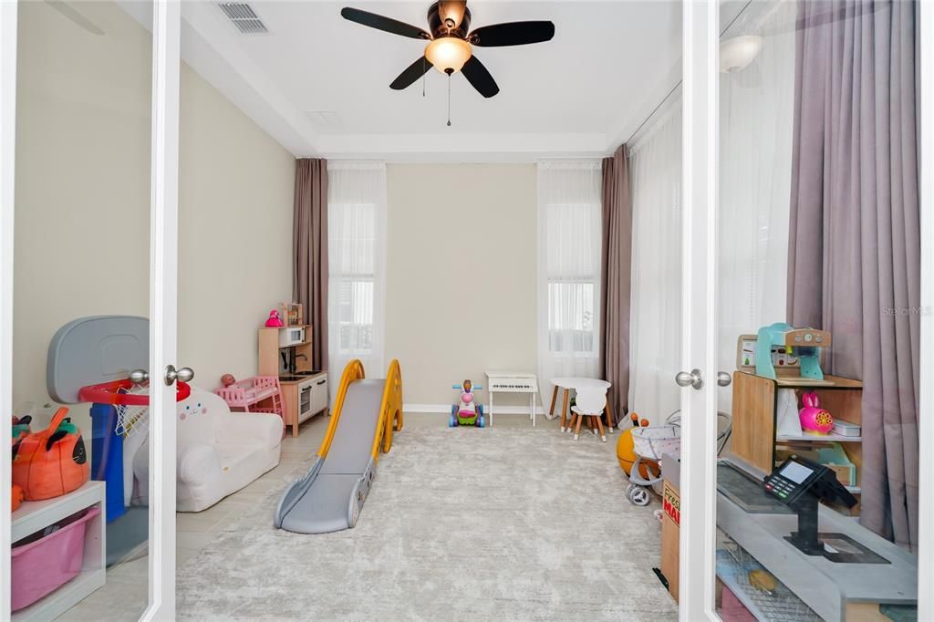 Active With Contract: $750,000 (4 beds, 2 baths, 3046 Square Feet)