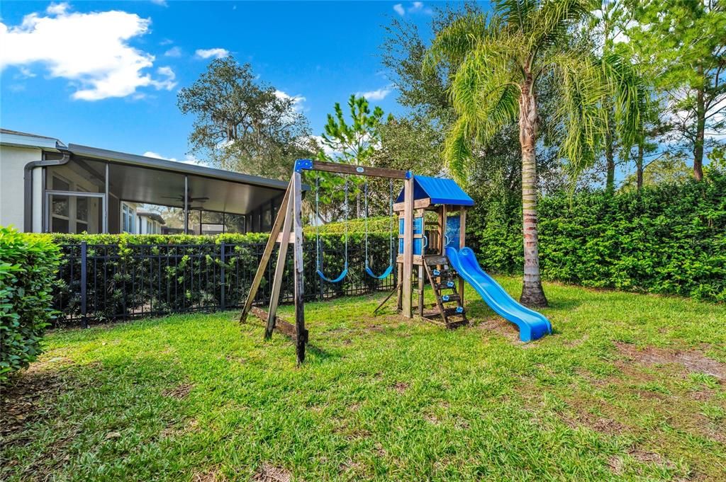 Active With Contract: $750,000 (4 beds, 2 baths, 3046 Square Feet)