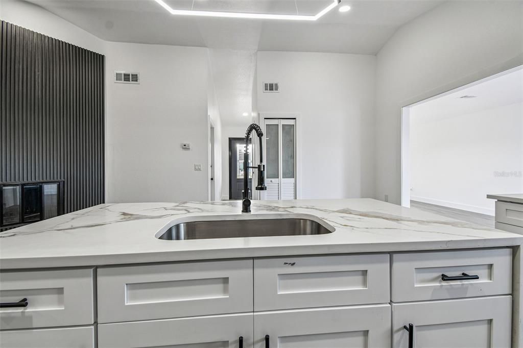 待售: $519,000 (4 贝兹, 2 浴室, 1702 平方英尺)