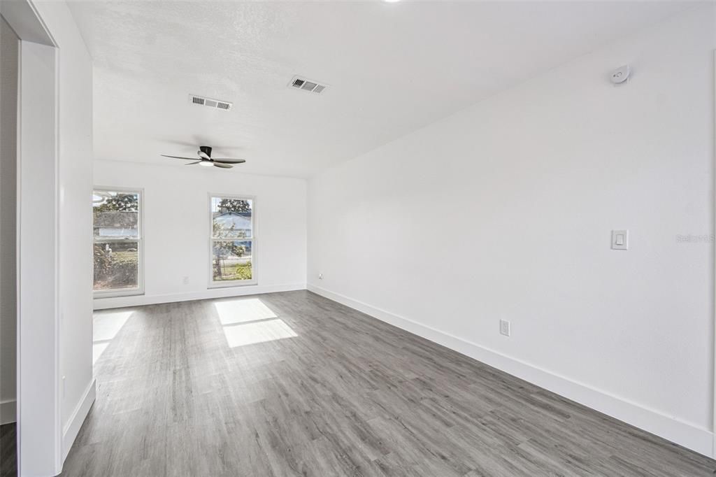 待售: $519,000 (4 贝兹, 2 浴室, 1702 平方英尺)