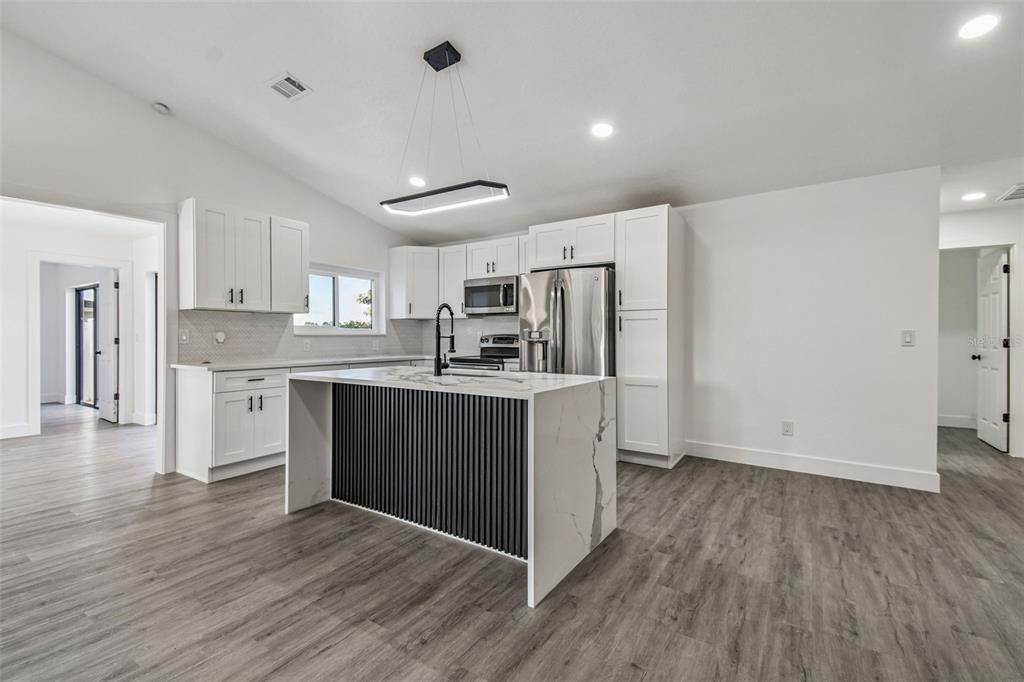 待售: $519,000 (4 贝兹, 2 浴室, 1702 平方英尺)