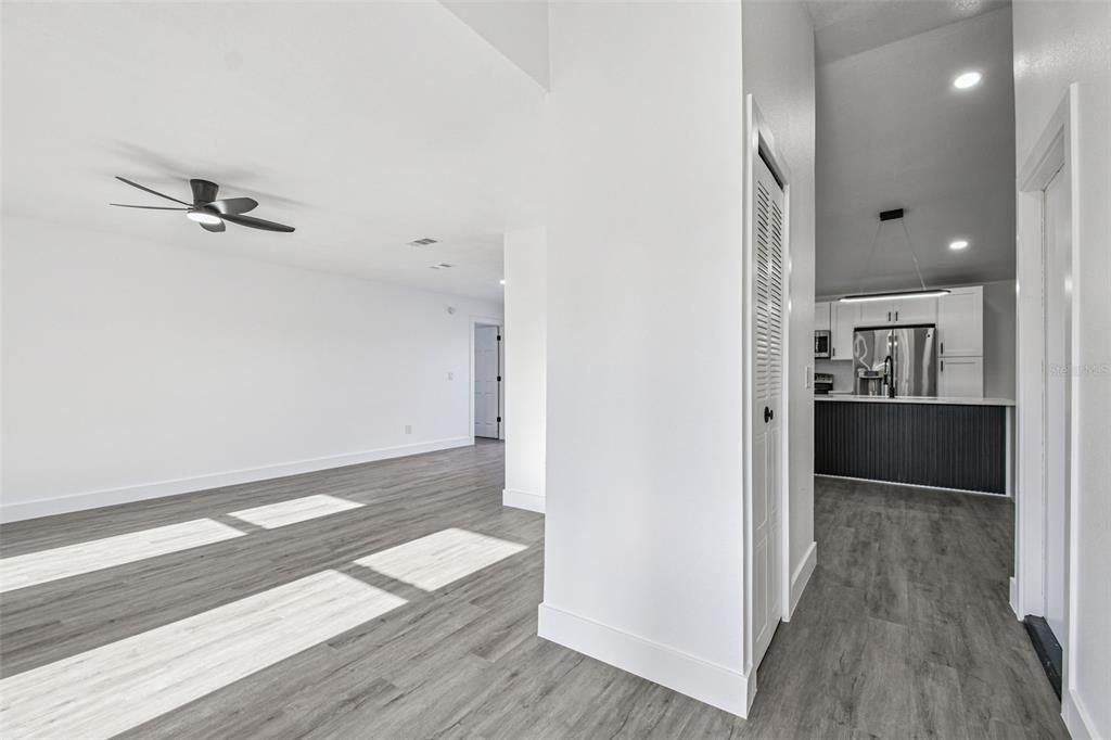 待售: $519,000 (4 贝兹, 2 浴室, 1702 平方英尺)