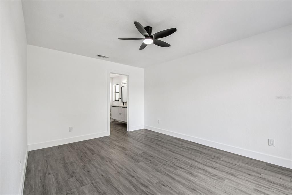 待售: $519,000 (4 贝兹, 2 浴室, 1702 平方英尺)