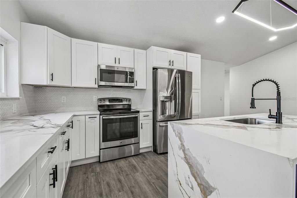 待售: $519,000 (4 贝兹, 2 浴室, 1702 平方英尺)