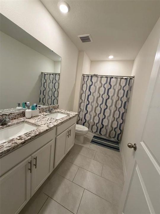 В аренду: $2,800 (5 спален, 3 ванн, 2447 Квадратных фут)