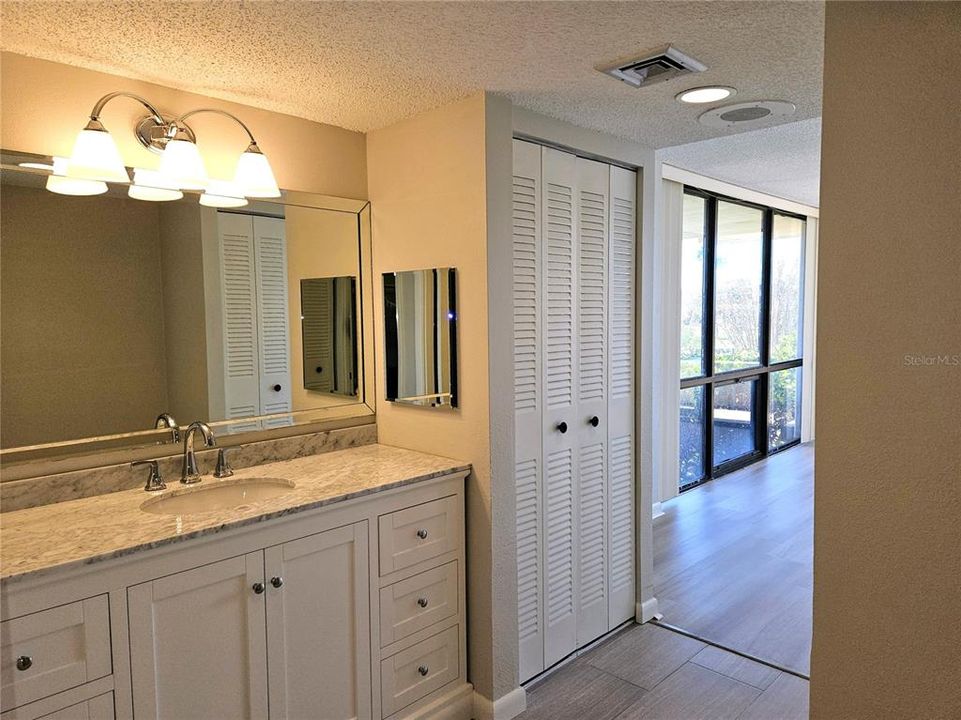 待售: $350,000 (2 贝兹, 2 浴室, 1175 平方英尺)