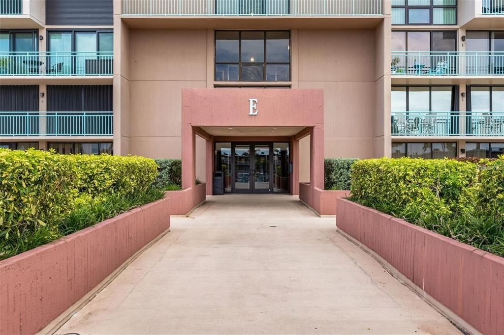 待售: $350,000 (2 贝兹, 2 浴室, 1175 平方英尺)