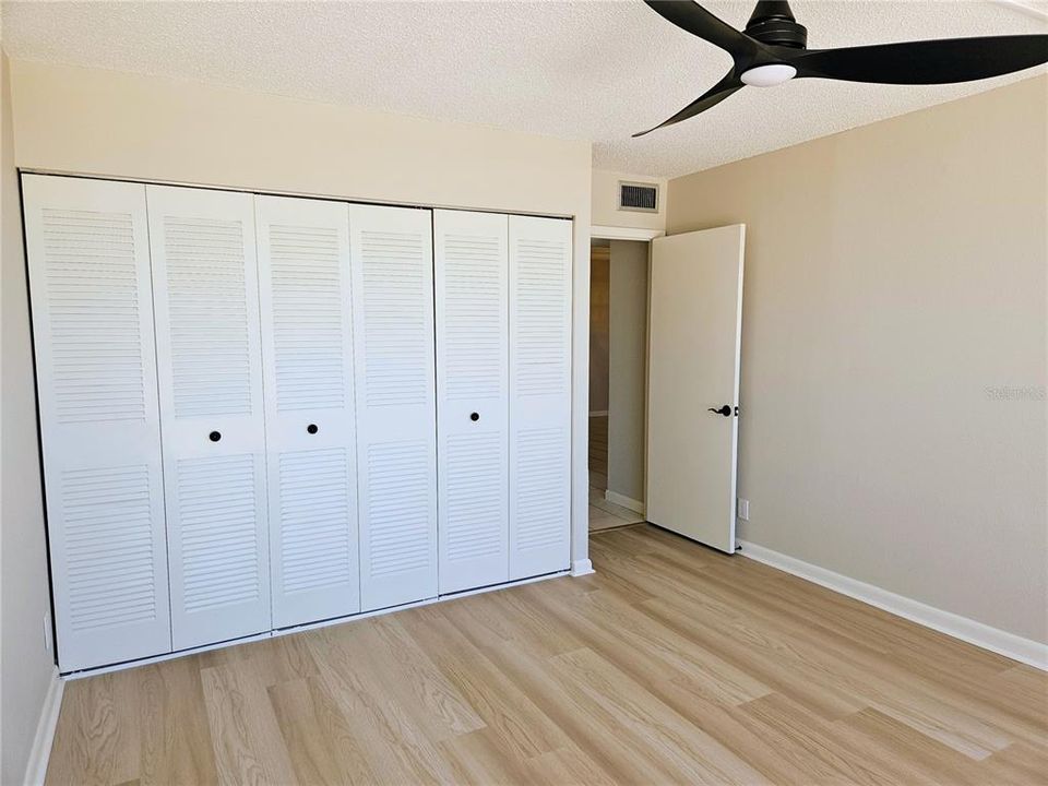 待售: $350,000 (2 贝兹, 2 浴室, 1175 平方英尺)